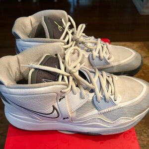 Nike Kyrie Infinity in White and Gray